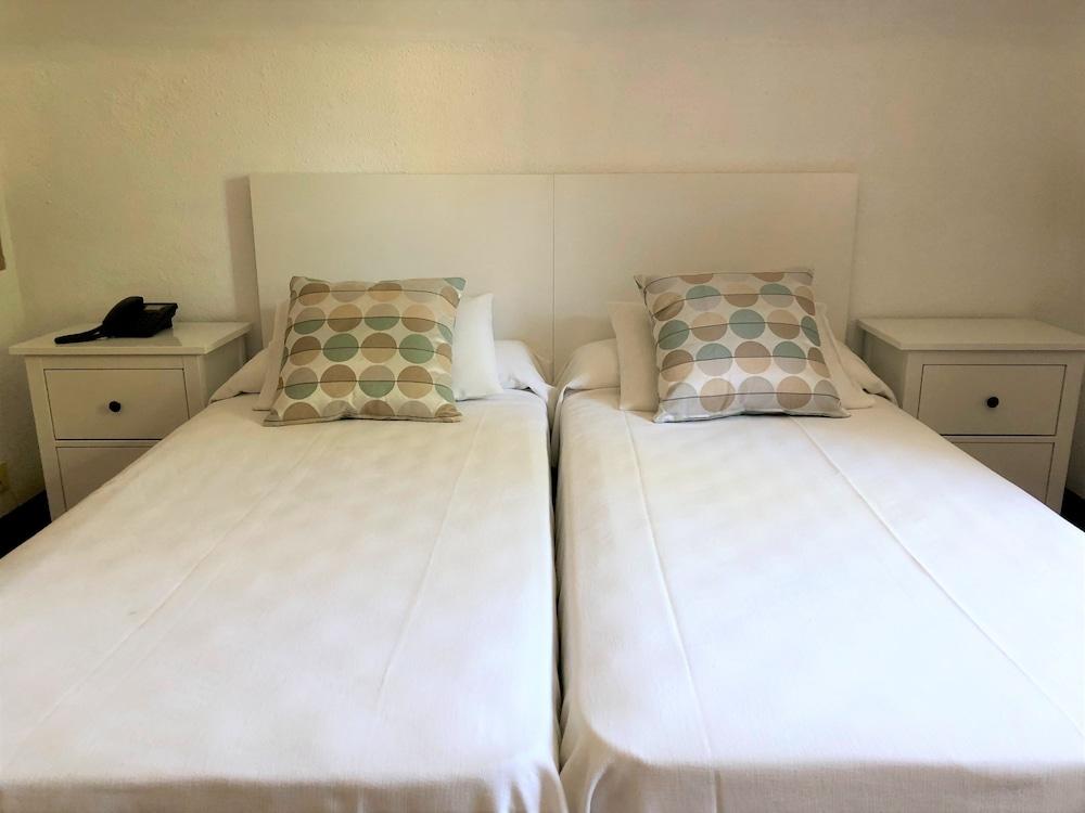 Hotel Capri Сиджес Экстерьер фото