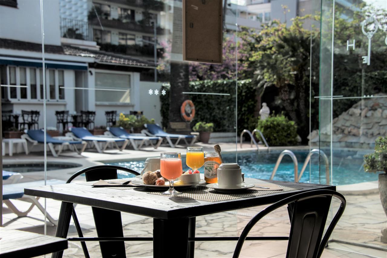Hotel Capri Сиджес Экстерьер фото